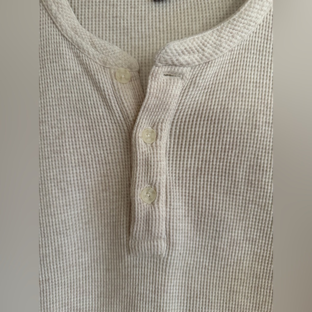 Banana Republic Rustic Long Sleeve Waffle Knit Henley in Oatmeal Heather XS - Picture 3 of 9